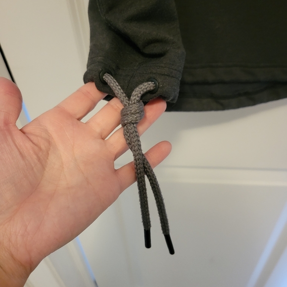 UA Vest - Picture 3 of 6